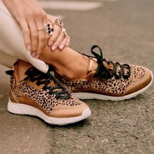 Sézane Leopard Print Sneakers – Size 9 – GUC
